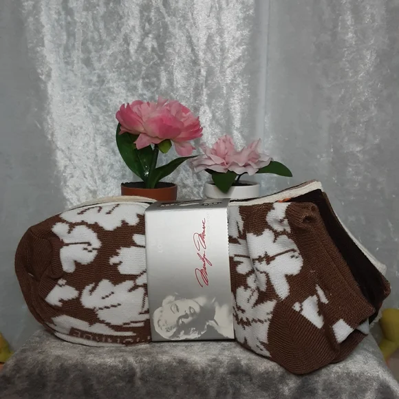 Marilyn Monroe 10 Pairs Pack Of Socks NWT - Picture 9 of 9